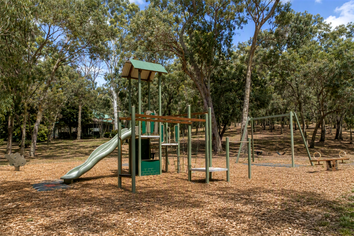 allison-crescent-playground-2.png