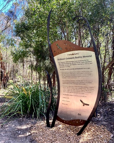 Strath-Bushfire-memorial-sign.jpg